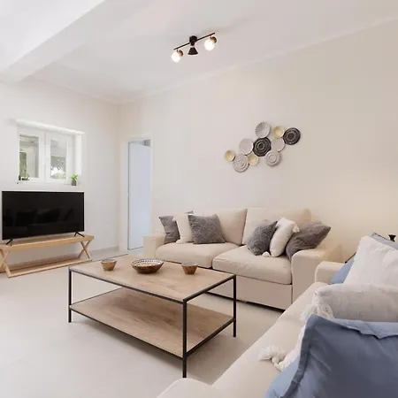 Walnut House - Peaceful Private Garden