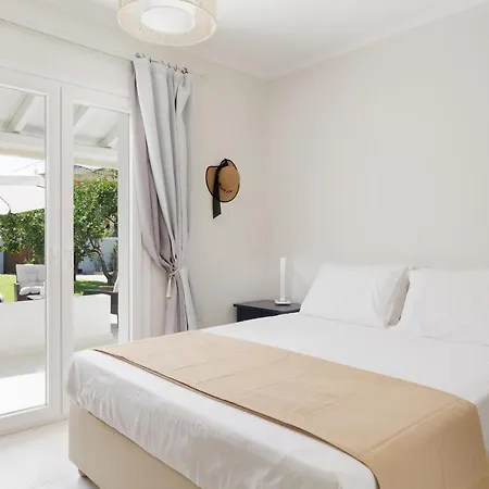Walnut House - Peaceful Private Garden Villa