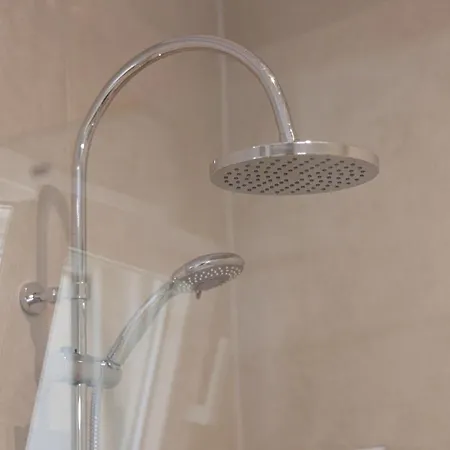 Вилла Walnut House - Peaceful Private Garden