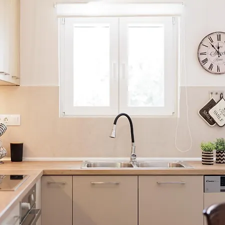 Walnut House - Peaceful Private Garden Вилла *