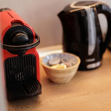 Walnut House - Peaceful Private Garden