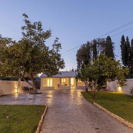 Walnut House - Peaceful Private Garden Villa