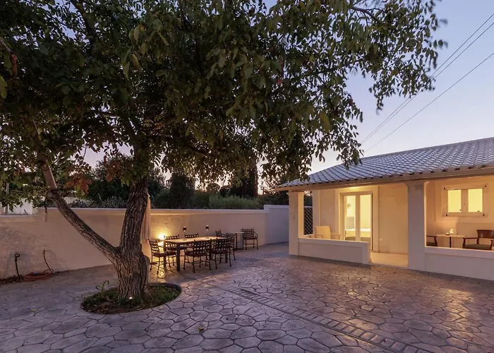 Walnut House - Peaceful Private Garden
