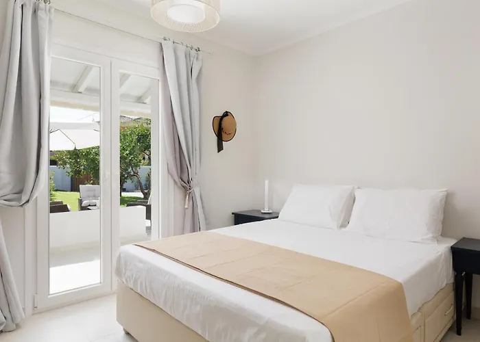 Walnut House - Peaceful Private Garden Villa
