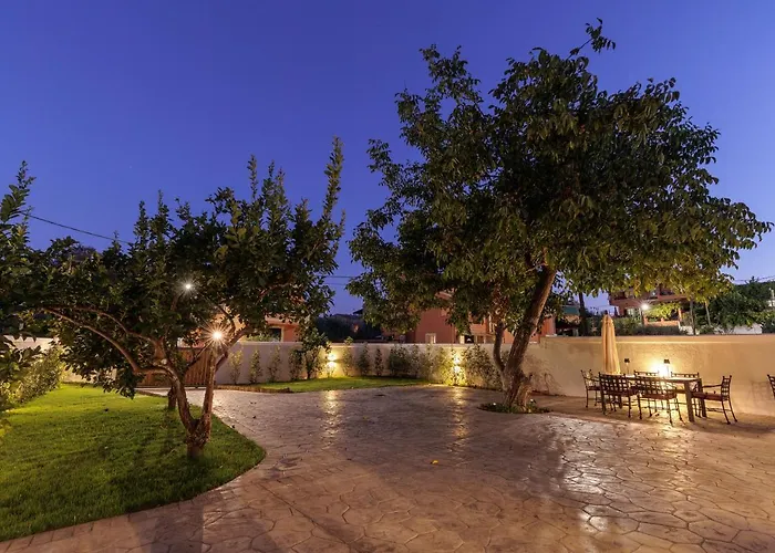 Walnut House - Peaceful Private Garden Villa *
