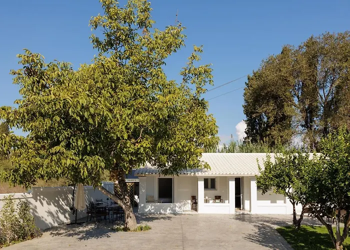 Walnut House - Peaceful Private Garden Villa *