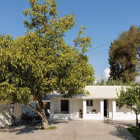 Walnut House - Peaceful Private Garden Villa *