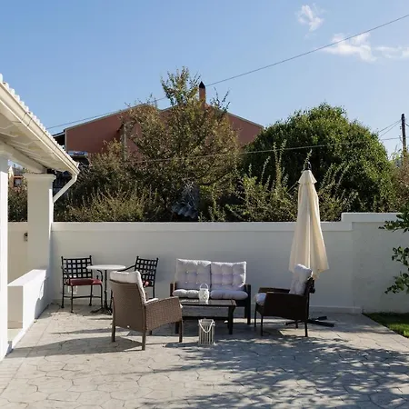 Walnut House - Peaceful Private Garden * Alepou