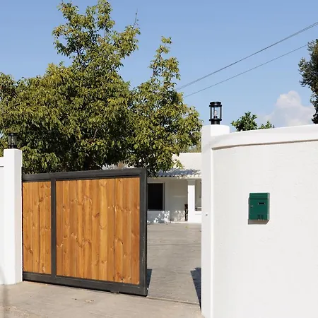 Walnut House - Peaceful Private Garden * Alepou