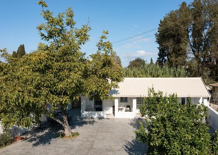 Walnut House - Peaceful Private Garden Villa *