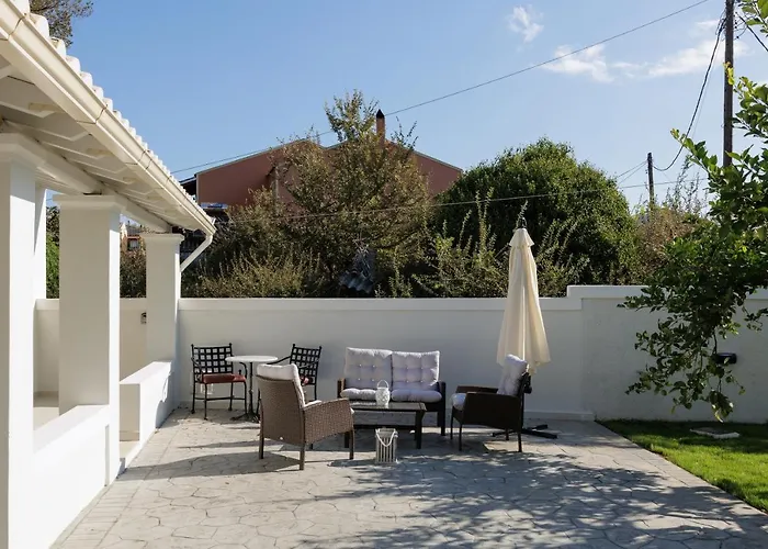 Walnut House - Peaceful Private Garden * Alepou