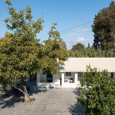 Walnut House - Peaceful Private Garden Villa *