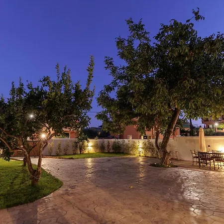 Walnut House - Peaceful Private Garden Villa *