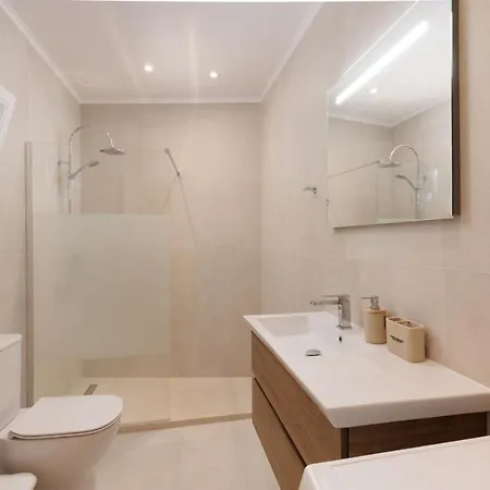 Villa Walnut House - Peaceful Private Garden