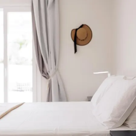 Walnut House - Peaceful Private Garden * Alepou